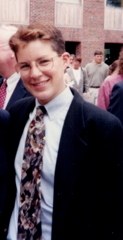grad1-526x1024-1.webp